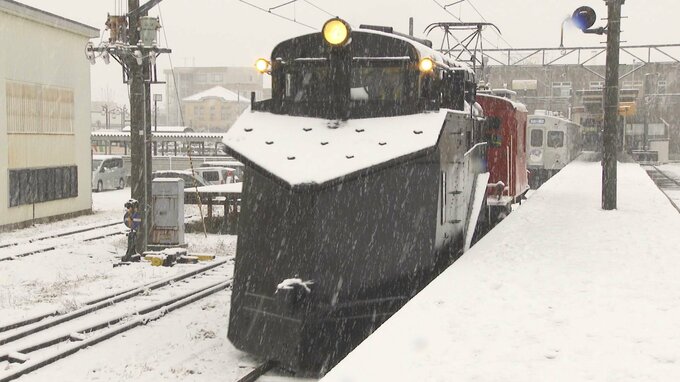 国内最古の「ラッセル車」2024年も登場！　厳冬の鉄路を守る“鉄仮面”　青森県・弘南鉄道【画像30枚以上・車内あり】　|　青森のニュース│ATV NEWS│青森テレビ