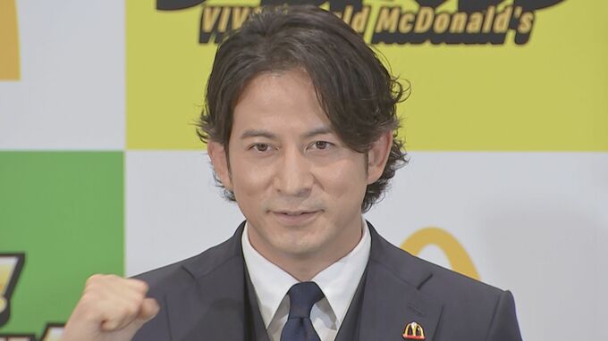 【岡田准一】〝魂はタケシ〟W杯開催にむけ「岡田監督」に就任　召集した「ボンバーヘッド・中澤佑二」のカズダンス披露に大満足|TBS NEWS DIG
