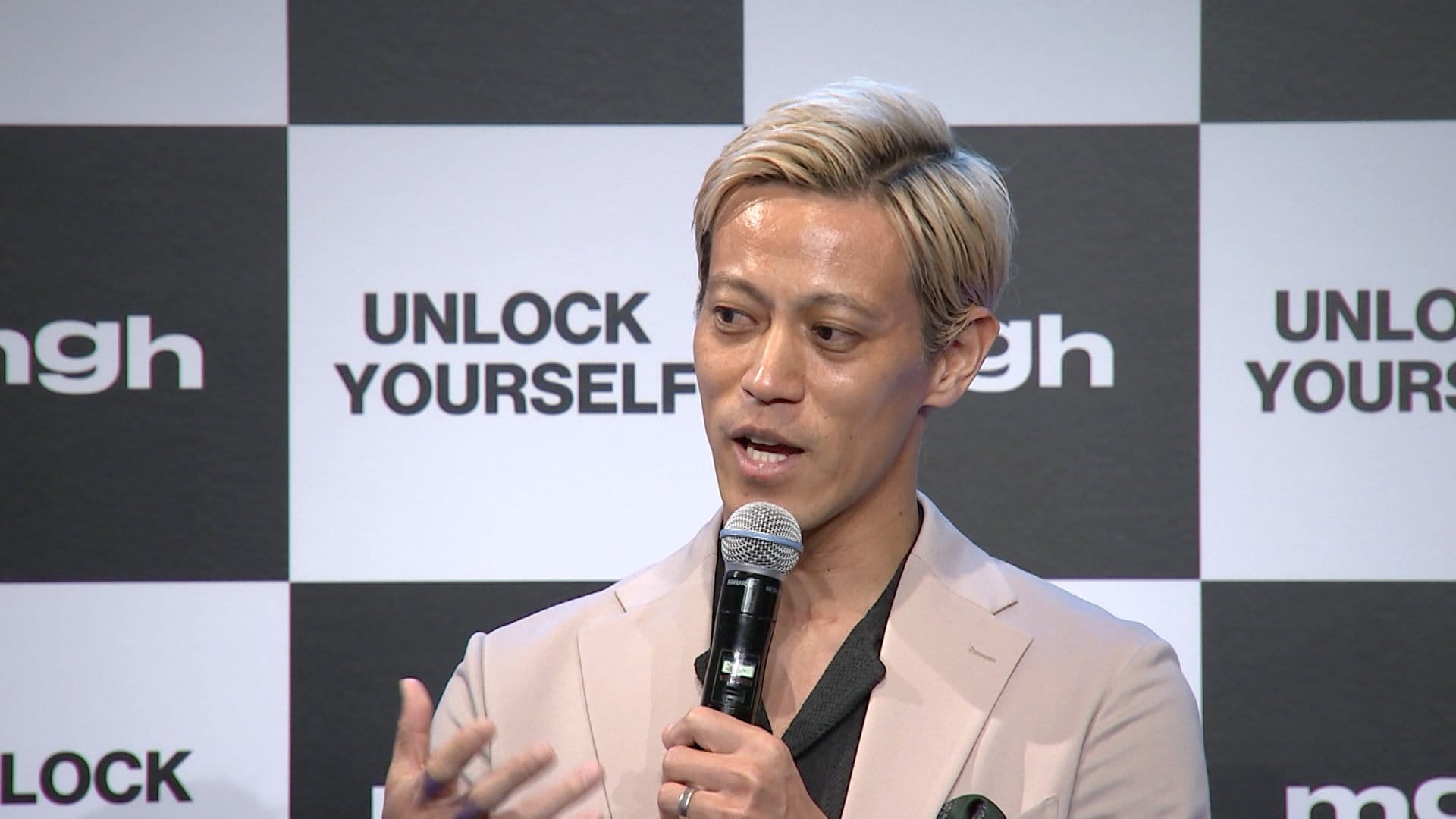 本田圭佑が新ブランド「mgh」発売で会見 「常識通りに進める気は