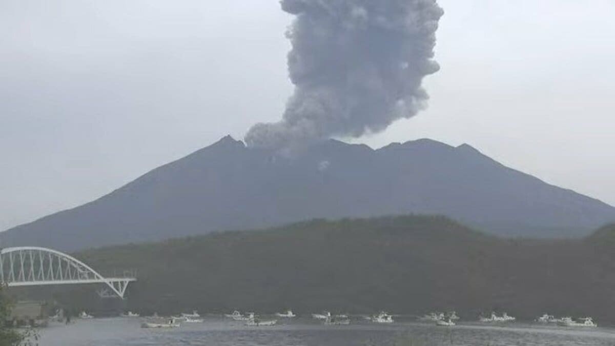 桜島で爆発的噴火 噴煙1300m【きょう（土）・あす（日）の降灰予報