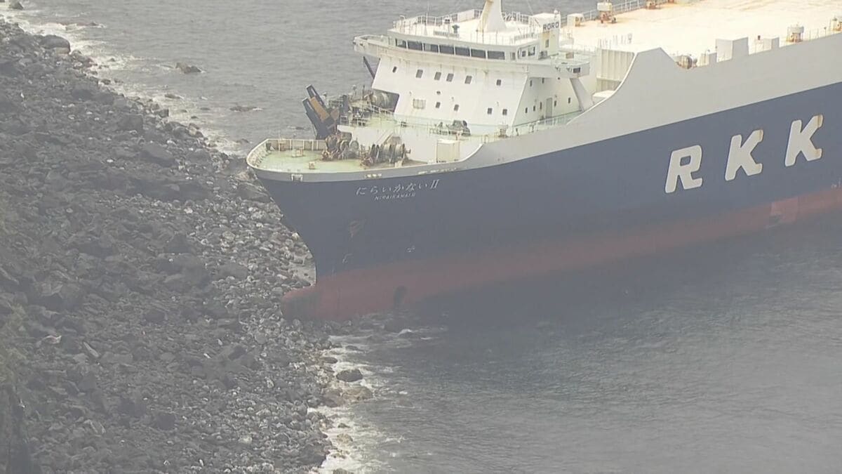 琉球海運の貨物船が座礁 伊豆諸島の利島 乗組員17人にけがなし