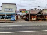【続報】被害にあったのは1階にラーメン店がある建物と判明　長井市の強盗事件で男が逃走中…警察が行方を追う（山形）|TBS NEWS DIG