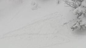 速報「男性１人が埋まっている」北海道・上富良野岳で、バックカントリーをしていた男性１人が雪崩に巻き込まれる　外国籍か  ヘリで救助、意識不明の重体で病院搬送|TBS NEWS DIG