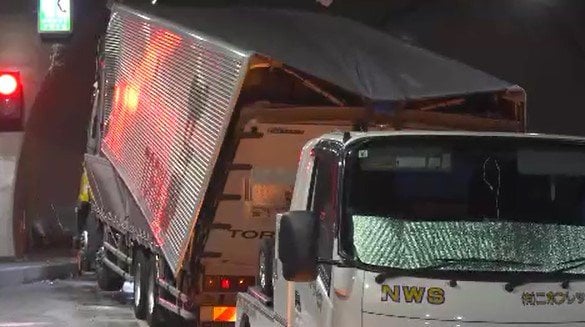 【トンネル内の画像あり】トンネル内でトラック3台が絡む事故…2人病院搬送…トラック運転の男性は搬送時に「意識なかった」現場は長野・岡谷市と下諏訪町をつなぐトンネル　|　SBC NEWS | 長野のニュース | SBC信越放送