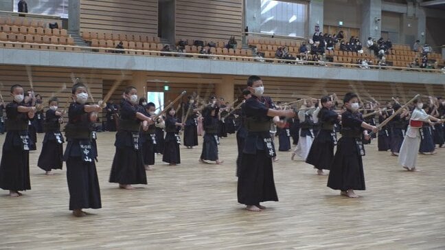 大きな声で「えい！」約500人が剣道の稽古はじめに参加　山梨・甲府市|TBS NEWS DIG