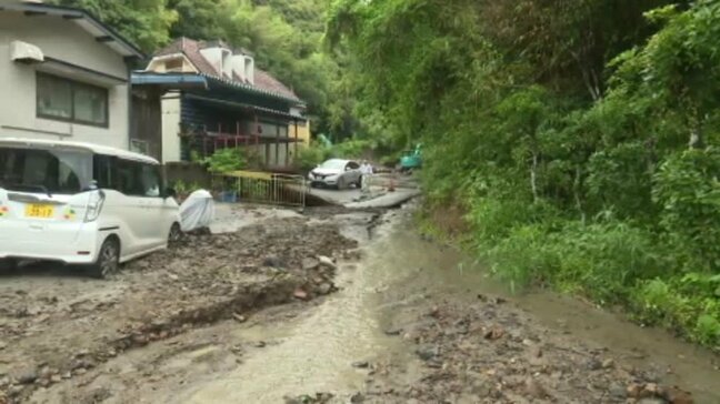 「35年位おるけど、初めてこんなに…」工事中の池から大量の雨水 道路には大量の土砂も 一部地域で避難指示 愛媛・宇和島市|TBS NEWS DIG