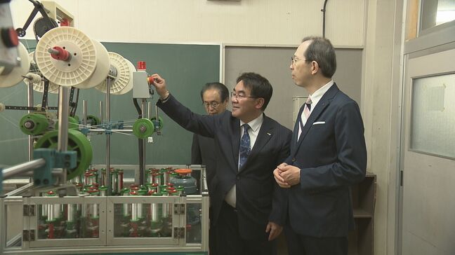 「プロプレイヤーに感動を」バドミントンラケットのガット製造企業 内堀知事が視察 福島・川俣町|TBS NEWS DIG