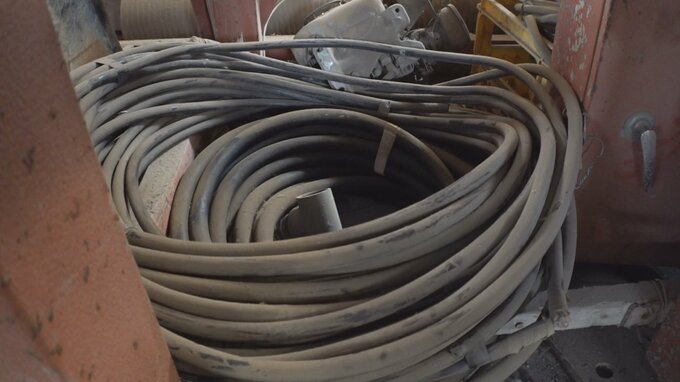 従業員のとっさの判断で追跡　銅線ケーブルを盗もうとした男を連係プレーで取り押さえ|TBS NEWS DIG