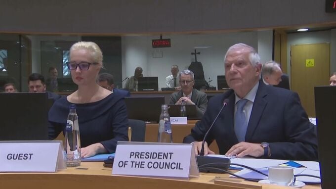 刑務所で死亡したナワリヌイ氏の妻、EU大統領と会談　外相会議にも出席