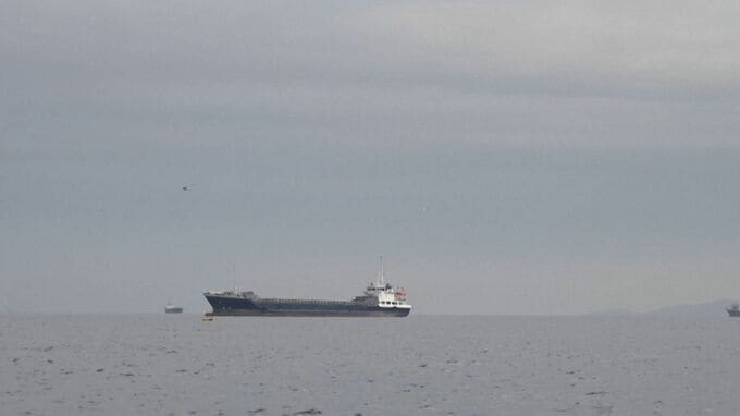 イラン革命防衛隊がコンテナ船を攻撃　英海事当局