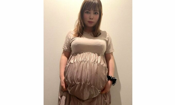 【 中川翔子 】　双子妊娠中の「つらさ」告白　「左向きで寝ると腰が痛くなるし　右向くとおなかくるしい　あおむけはむり　どうしろと」　寝るのも座るのも大変な日々|TBS NEWS DIG