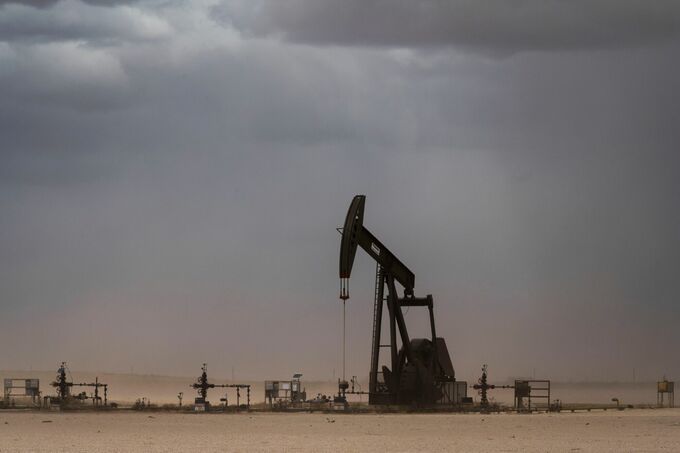 ヘッジファンド、原油買い越しが急減－米関税でエネルギー需要を懸念