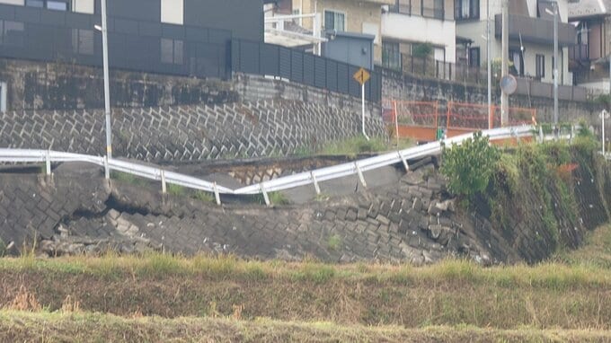 【台風15号】道路の法面が約５０メートル崩落　深夜からの雨影響か　滋賀・大津市|TBS NEWS DIG