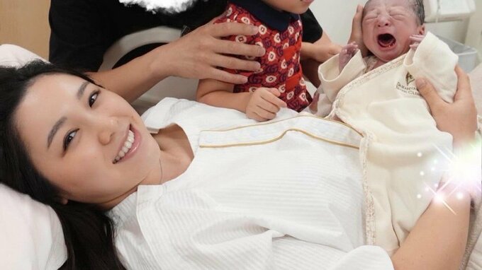 元SKE48【石田安奈】第二子誕生「産まれて来てくれてありがとう」出産直後の家族全員ショットを披露|TBS NEWS DIG