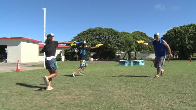 中学生が企画・運営した水鉄砲遊び　夏休み最終盤を満喫　うるま市|TBS NEWS DIG