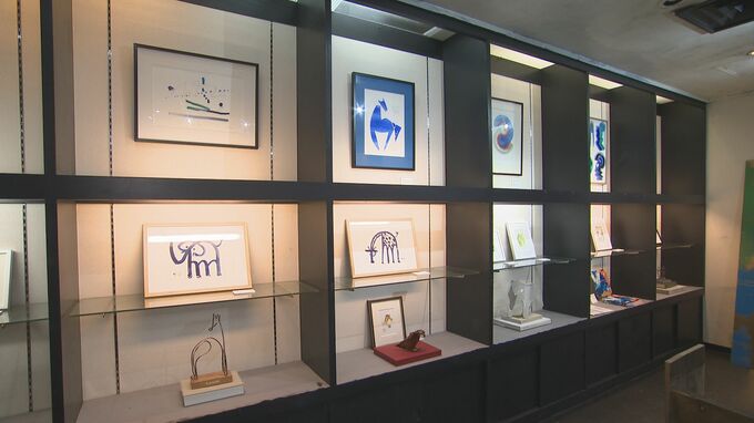 「足の裏に絵の具をつけて描くことも」一筆書きアーティスト大森慶宣さんが初の個展|TBS NEWS DIG