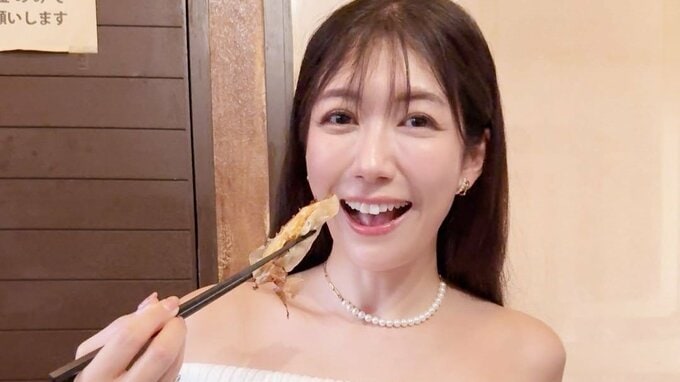 【 穂川果音 】肩出しドレスで “餃子＆サワー＆ホッピー” 　気さくな笑顔でご満悦|TBS NEWS DIG