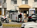 「車内に閉じ込めがある」交差点で車3台が絡む事故 3人がけが　広島市中区|TBS NEWS DIG