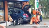 女性運転の乗用車暴走 コンビニに突っ込み店舗損壊 女性が車内で体ぶつけ軽傷 アクセルのペダル操作誤りか【事故直後の画像 視聴者投稿】札幌市清田区 | 北海道のニュース|HBC北海道放送