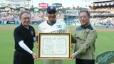 ドジャースのロバーツ監督に沖縄県民栄誉賞「これからも責任をもってウチナーンチュの姿を世界に届けたい」 | 沖縄のニュース|RBC 琉球放送