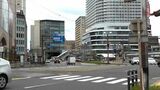 横断中の自転車がタクシーにはねられる　女性が重体|TBS NEWS DIG