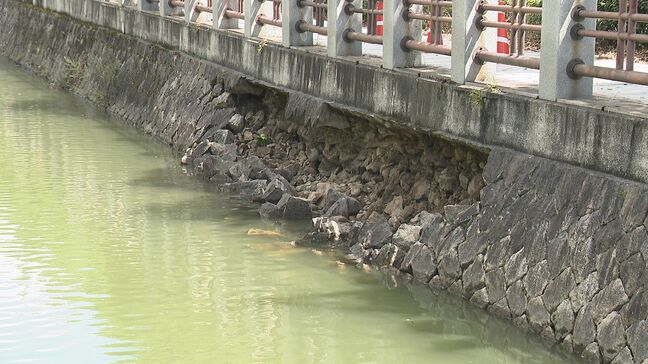 台風１０号の大雨で地盤緩む 土砂災害に十分注意を 　松山城の堀で歩道下の石積みが崩れる|TBS NEWS DIG