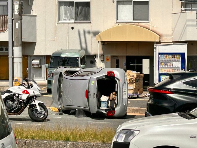 「車内に閉じ込めがある」交差点で車3台が絡む事故 3人がけが　広島市中区　|　RCC NEWS | 広島ニュース | RCC中国放送