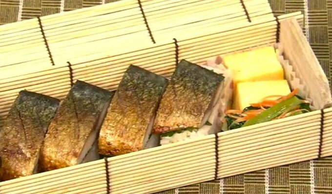 ラップで巻いたカンタン押し寿司「焼きサバ寿司弁当」【わっちtheキッチン】BENTOレシピ　|　青森のニュース│ATV NEWS│青森テレビ