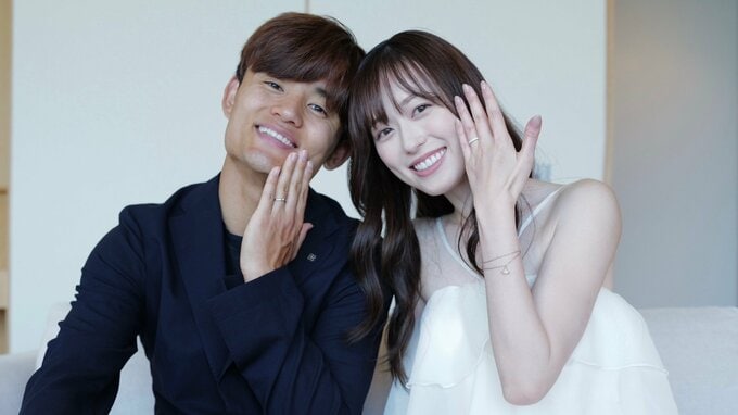 結婚【 久保建英＆福原遥 】満面の笑顔＆指輪見せ2ショットで報告「共に助け合い、笑顔あふれる温かい家庭を築いていきたい」|TBS NEWS DIG
