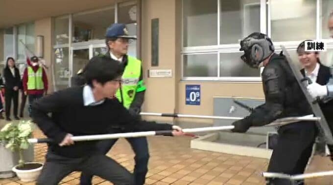 「子どもたちを守れ！」 小学校に不審者侵入を想定 地域一体で対応訓練 石川・金沢市|TBS NEWS DIG