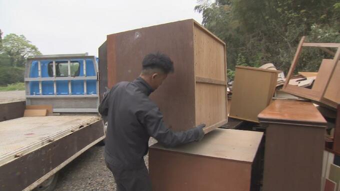 受け入れきれずに一時閉鎖…災害ごみの仮置き場が再開　２時間で山積みに　富山県氷見市|TBS NEWS DIG