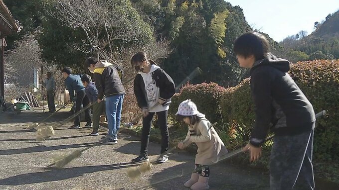 「事故なく幸せに」　大分県日田市で伝統行事の“もぐら打ち”　子どもたちが五穀豊穣と無病息災願う　|　大分のニュース｜OBS NEWS｜大分放送