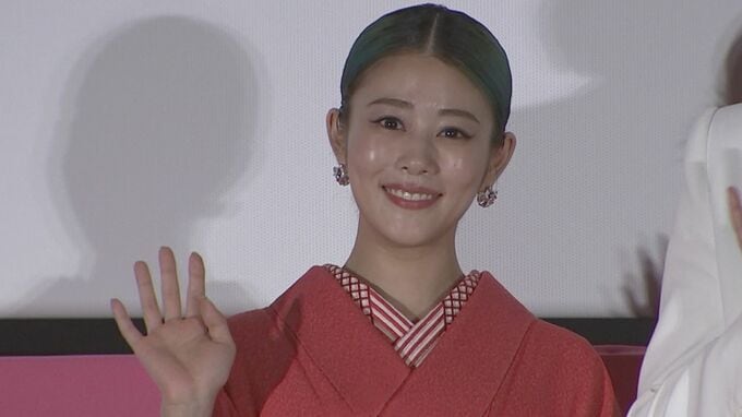 映画「バービー」高畑充希さん　ピンクの着物で笑顔　イベントでは「騒動」に言及せず　ＳＮＳで「登壇を辞退することも考えた」|TBS NEWS DIG