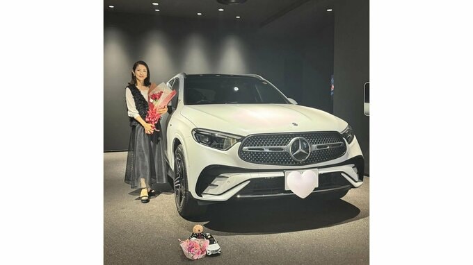 【 江口ともみ 】　「メルセデスベンツのGLC、7年間ありがとね」　白の新型モデルに買い替えを報告　愛ぬいぐるみ「もぐたろう」も納車式に参加|TBS NEWS DIG
