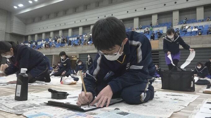県内最大規模の書初め大会　2000人が筆走らせる　富山　|　富山のニュース｜天気・防災｜チューリップテレビ