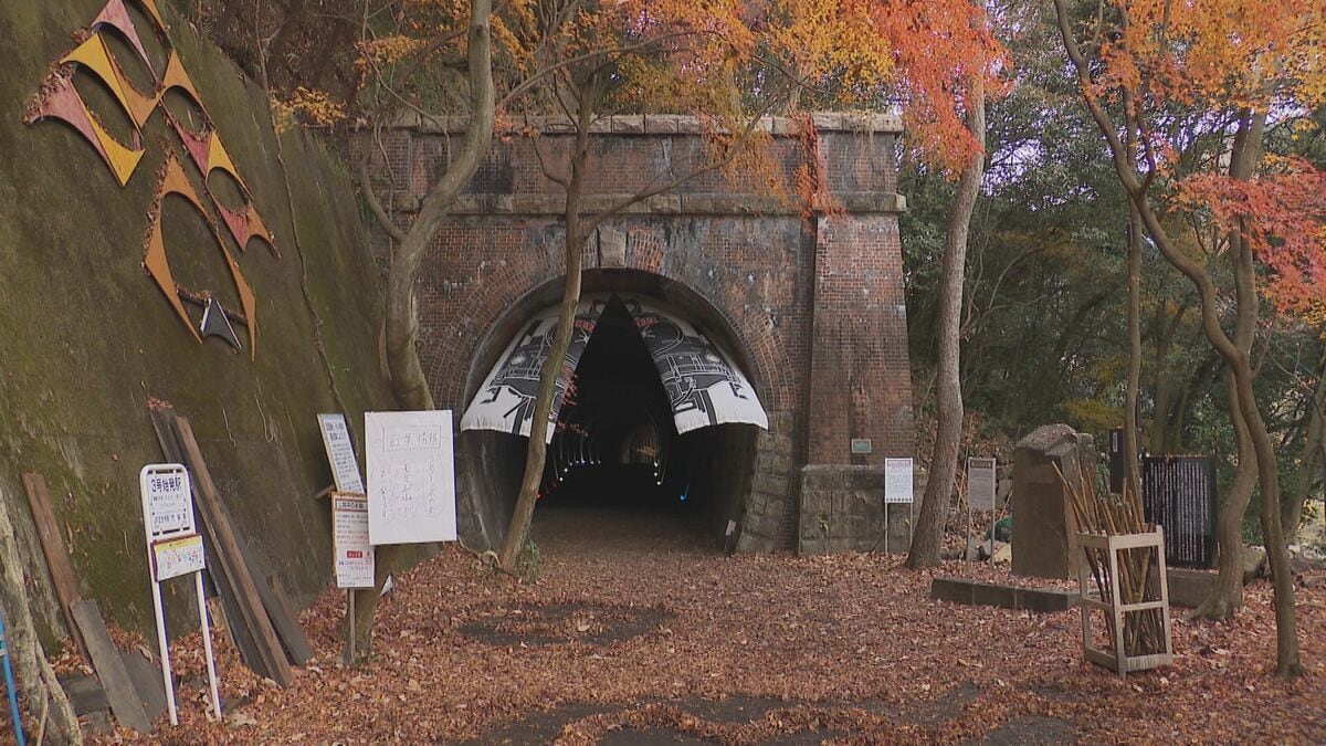 ｢トンネルを越えるともみじ｣1900年に開通したSLの廃線跡が紅葉スポットに…12月7日まで特別公開 愛知・春日井市の愛岐トンネル群
