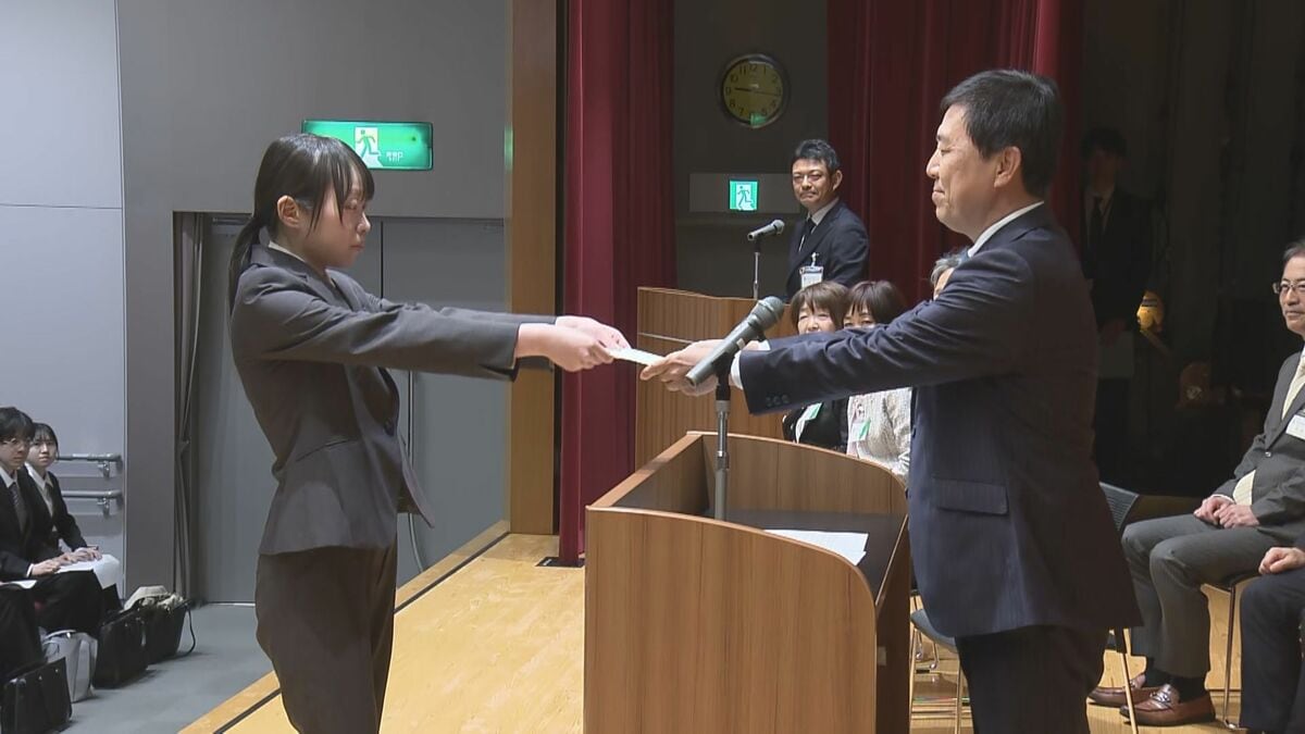 ｢ひたむきに働きたい…｣ 名古屋市で新規採用職員に辞令交付  広沢一郎市長｢高い志を忘れずに｣ 今年度は882人