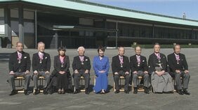 皇居で文化勲章親授式 王貞治さんやコシノジュンコさんら8人 天皇陛下から勲章|TBS NEWS DIG
