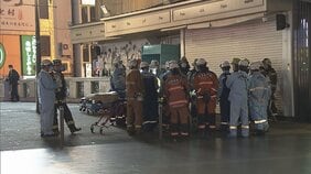 大阪・道頓堀で少年3人刺され1人死亡　刺した男は逃走　被害少年らと男は知人とみられ直前に何らかのトラブルか|TBS NEWS DIG