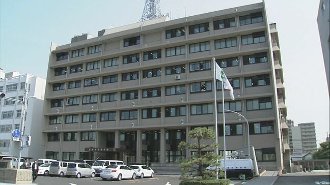 知人女性(20代)を予想とは異なる事態に直面させ恐怖・驚愕させた上、押し倒すなどの暴行を加えて性交した疑い…岡山県警の警察官の男(22)を逮捕　「同意はあったと思います」容疑否認　|TBS NEWS DIG