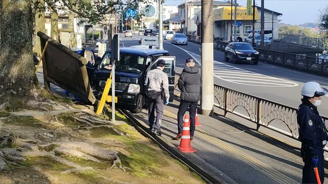 出血なしの死亡事故　判明した死因は「首の損傷」 反対車線を突っ切り案内板に激突死　65歳バス運転手|TBS NEWS DIG