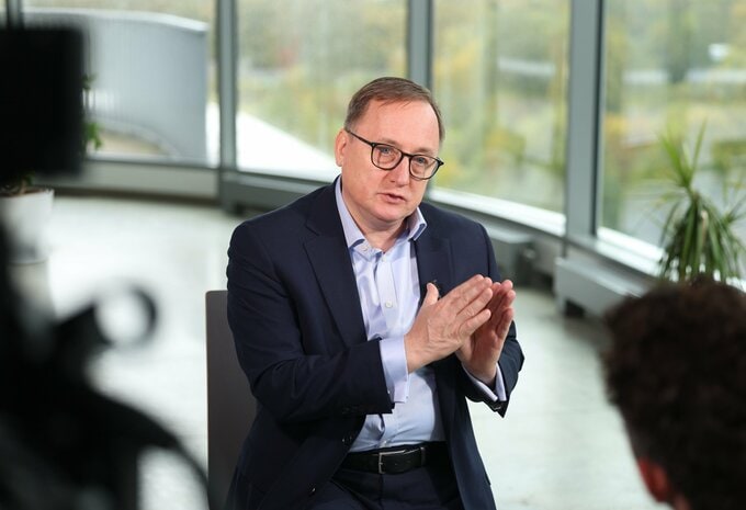 ECBカザークス氏､｢ロシアと戦争状態｣と認識－金融システムの備え必要