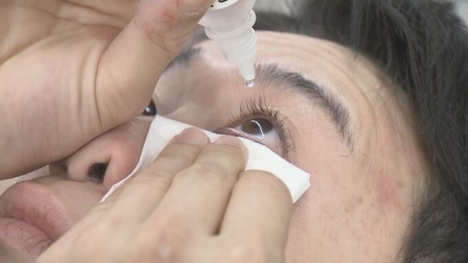 「花粉症」示す“缶バッジ”付き商品も…花粉飛散に向け特設コーナー「洗眼」できる目薬人気　|　福島のニュース│TUF