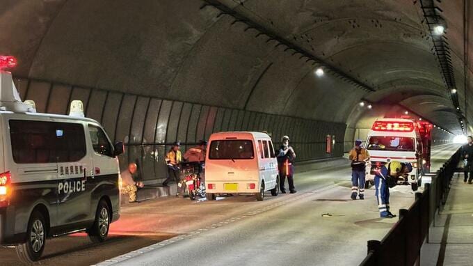 【トンネル内事故】飽の浦トンネルが全面通行止め解除 うずくまっていた高齢女性を介抱しようと停めた車にバイクが衝突（17:30更新）|TBS NEWS DIG