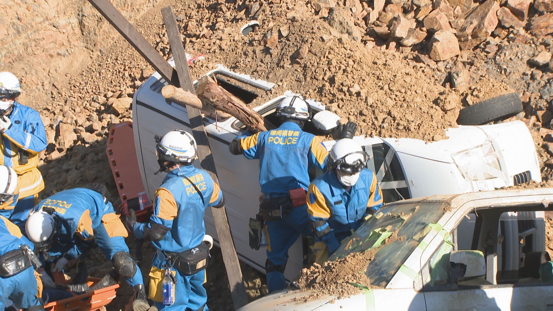 九州の警察・自衛隊・消防による大規模災害訓練 600人が参加、救助手順