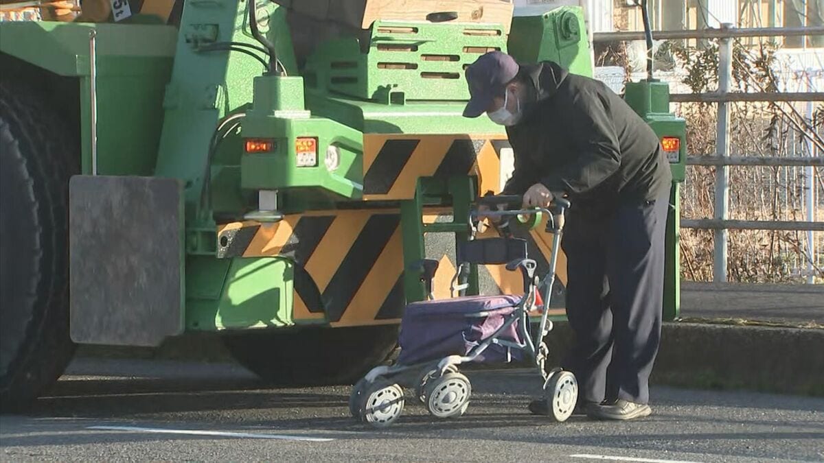 交差点内で大型クレーン車にはねられる事故、死亡したのは94歳の女性
