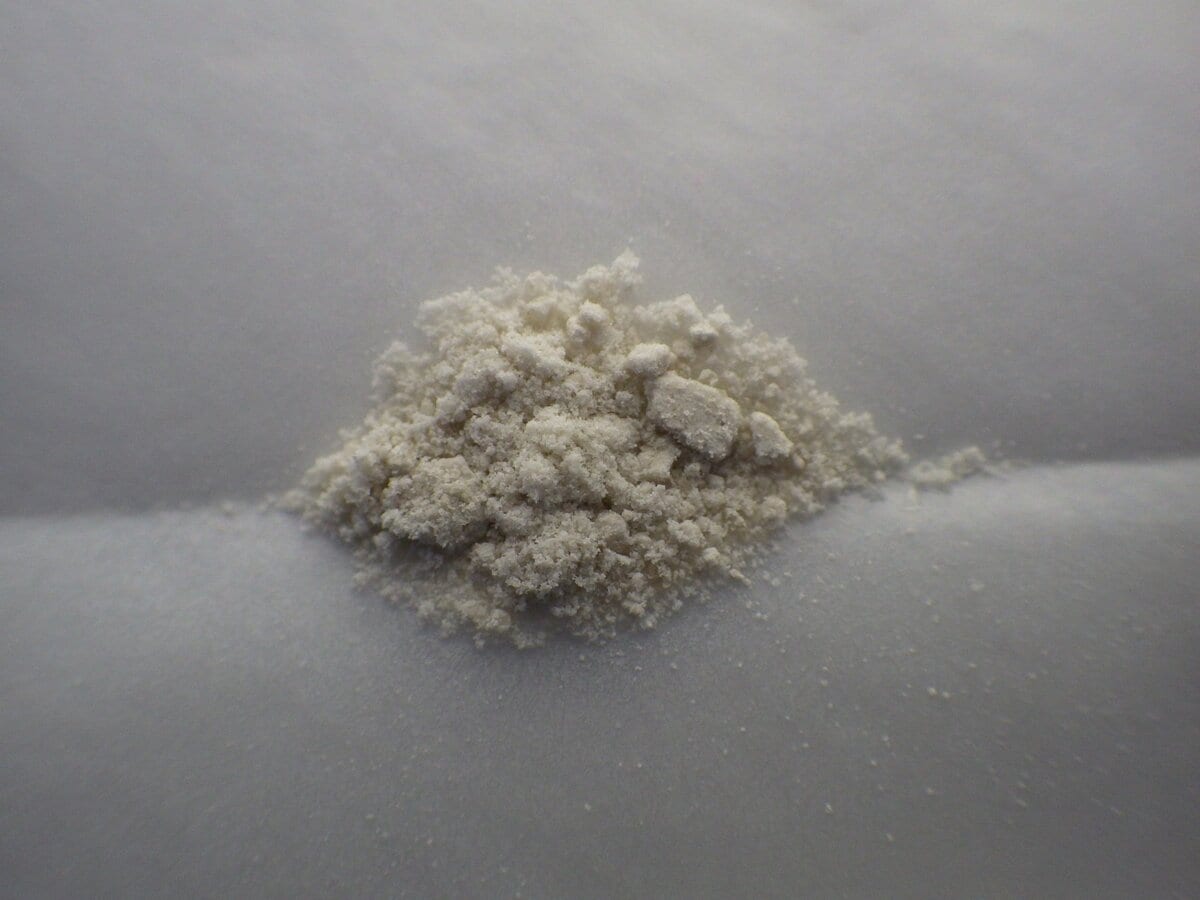 荷物から 麻薬「ケタミン」「MDMA」「THC」が次々と… 密輸入容疑で外国人2人を逮捕