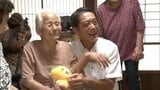 「日本酒もビールもやる」知事が100歳のお祝いで訪問 県内の100歳以上の高齢者は1563人と過去最高を更新 愛媛 | 愛媛のニュース - Nスタえひめ|あいテレビは6チャンネル