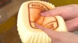 【むにゅむにゅ効果】「スクイーズ」って知っていますか？もちもち感触に子どもから大人まで夢中　なぜこんなに人気？専門家が分析「3つの理由」|TBS NEWS DIG