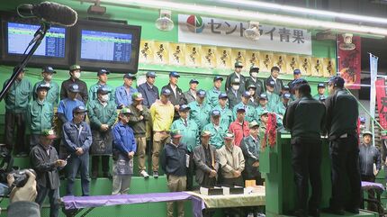 ブランド柿を2個100万円で落札 岐阜県産｢天下富舞｣今年の初競り 織田